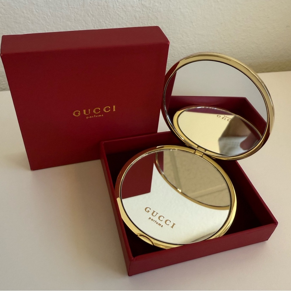 NWT GUCCI LIMITED EDITION GUCCISMA MIRROR Compact Makeup Travel Giold Embossed